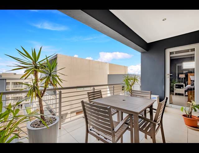 2 BEDROOM APARTMENT FOR SALE IN SANDOWN